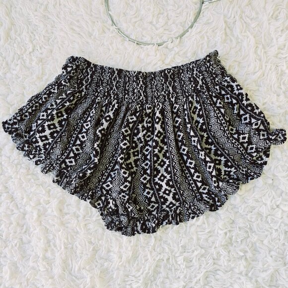 Forever 21 Boho Ruffled Shorts, Size Small - Picture 1 of 8